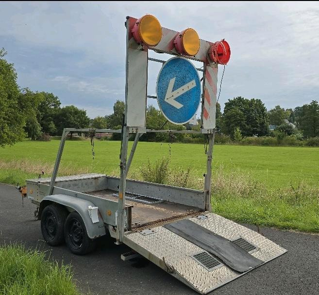 Attrezzatura da costruzione Trebbiner VZ 615 Absperrtafel FAT Nissen Horizont Verkehrsleittafel Verkehrsleitanhänger Verkehrssicherungsanhänger Leitanhänger: foto 11