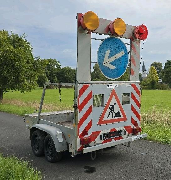 Attrezzatura da costruzione Trebbiner VZ 615 Absperrtafel FAT Nissen Horizont Verkehrsleittafel Verkehrsleitanhänger Verkehrssicherungsanhänger Leitanhänger: foto 6