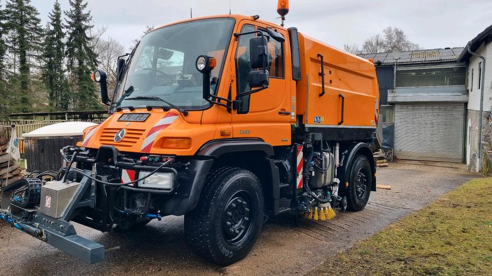 Unimog 9400km U400 405 Kehrmaschine SK 370 Schmidt Mercedes Benz Variopilot Kehraufbau Hydrostat 2011 Bluetec 5 - Spazzatrice stradale: foto 1 Unimog 9400km U400 405 Kehrmaschine SK 370 Schmidt Mercedes Benz Variopilot Kehraufbau Hydrostat 2011 Bluetec 5 - Spazzatrice stradale: foto 1