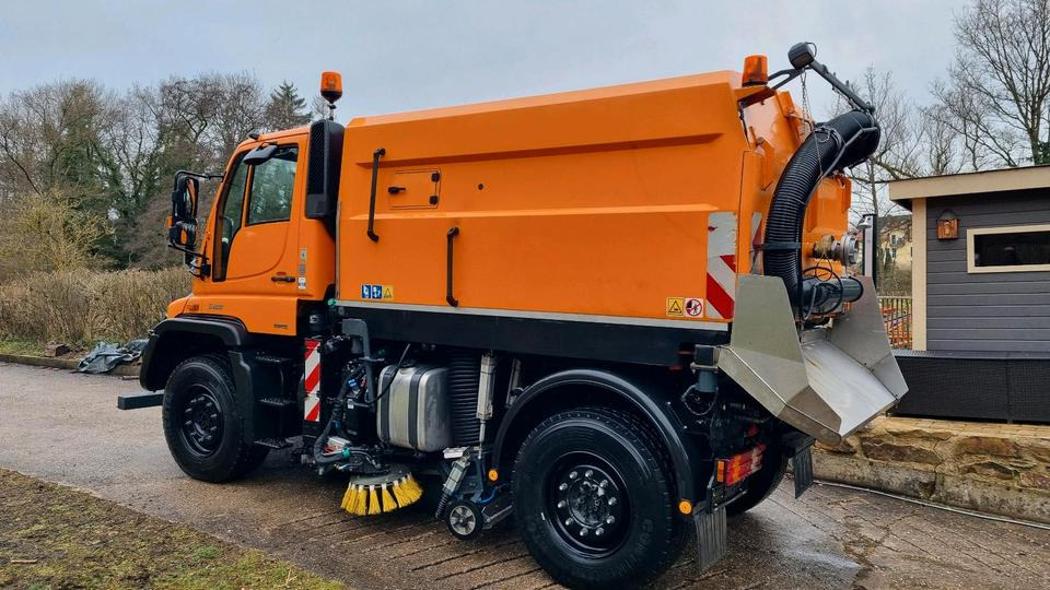 Unimog 9400km U400 405 Kehrmaschine SK 370 Schmidt Mercedes Benz Variopilot Kehraufbau Hydrostat 2011 Bluetec 5 - Spazzatrice stradale: foto 3 Unimog 9400km U400 405 Kehrmaschine SK 370 Schmidt Mercedes Benz Variopilot Kehraufbau Hydrostat 2011 Bluetec 5 - Spazzatrice stradale: foto 3