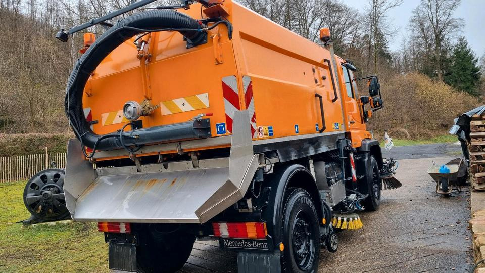 Unimog 9400km U400 405 Kehrmaschine SK 370 Schmidt Mercedes Benz Variopilot Kehraufbau Hydrostat 2011 Bluetec 5 - Spazzatrice stradale: foto 4 Unimog 9400km U400 405 Kehrmaschine SK 370 Schmidt Mercedes Benz Variopilot Kehraufbau Hydrostat 2011 Bluetec 5 - Spazzatrice stradale: foto 4