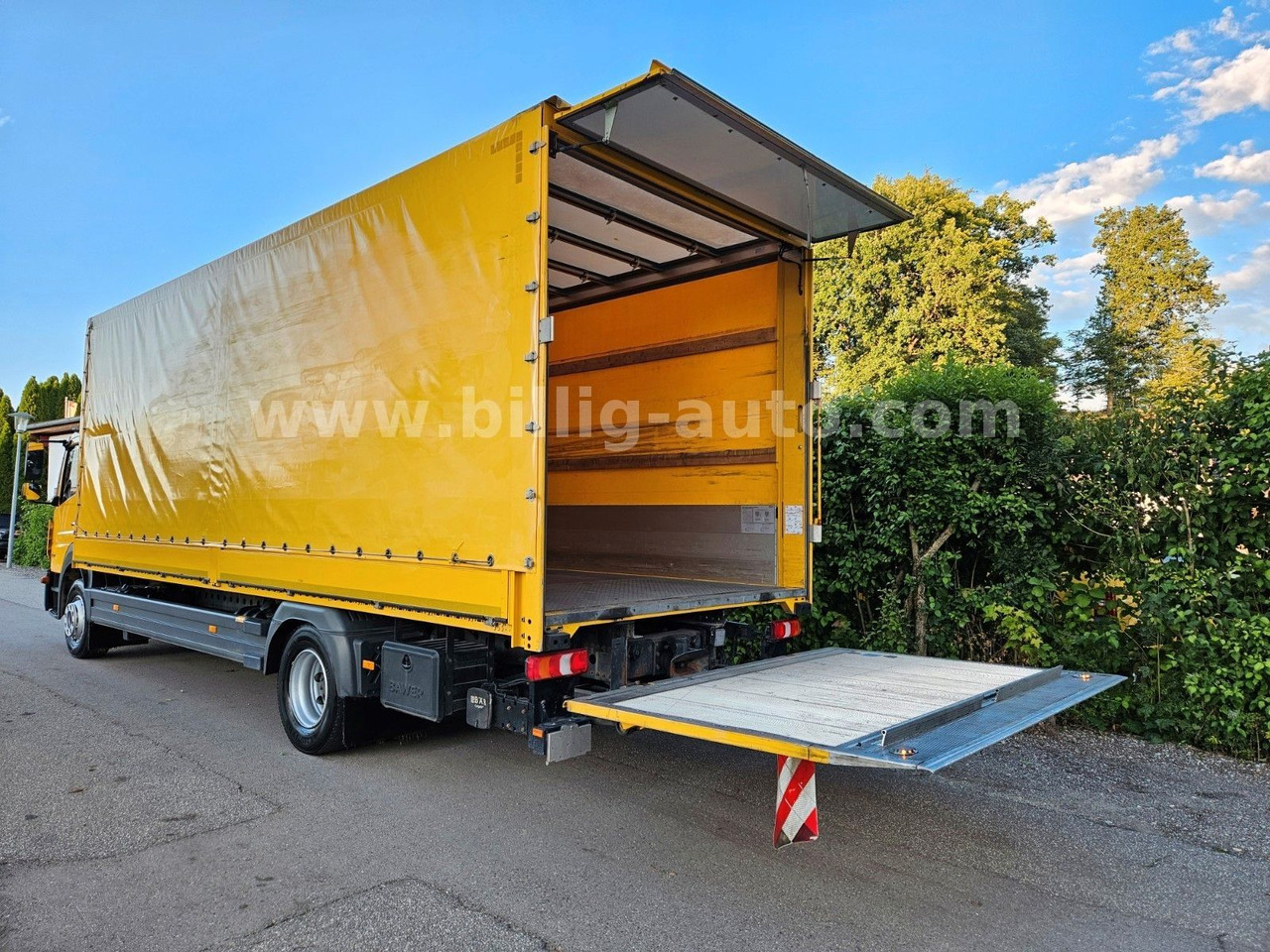 Mercedes-Benz Atego 1327 L BREMS/SPUR-ASS*DIFF-Sperre*AHK*7.2 - Autocarro con pianale/ Cassone fisso: foto 1 Mercedes-Benz Atego 1327 L BREMS/SPUR-ASS*DIFF-Sperre*AHK*7.2 - Autocarro con pianale/ Cassone fisso: foto 1