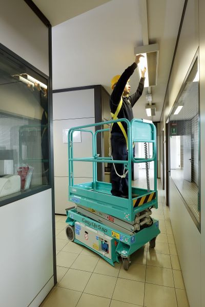 IMER GROUP Easy UP 5 Nowy Mini podnośnik nożycowy - Piattaforma a pantografo: foto 2 IMER GROUP Easy UP 5 Nowy Mini podnośnik nożycowy - Piattaforma a pantografo: foto 2