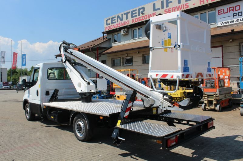 Oil&Steel Scorpion 1812 podnośnik koszowy 18 m zamontowany na Iveco Daily - Piattaforma autocarrata: foto 4 Oil&Steel Scorpion 1812 podnośnik koszowy 18 m zamontowany na Iveco Daily - Piattaforma autocarrata: foto 4