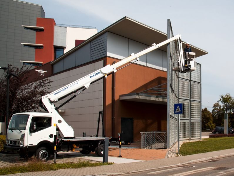 Oil&Steel Scorpion 2112J zamontowany na Nissan Cabstar - Piattaforma autocarrata: foto 2 Oil&Steel Scorpion 2112J zamontowany na Nissan Cabstar - Piattaforma autocarrata: foto 2