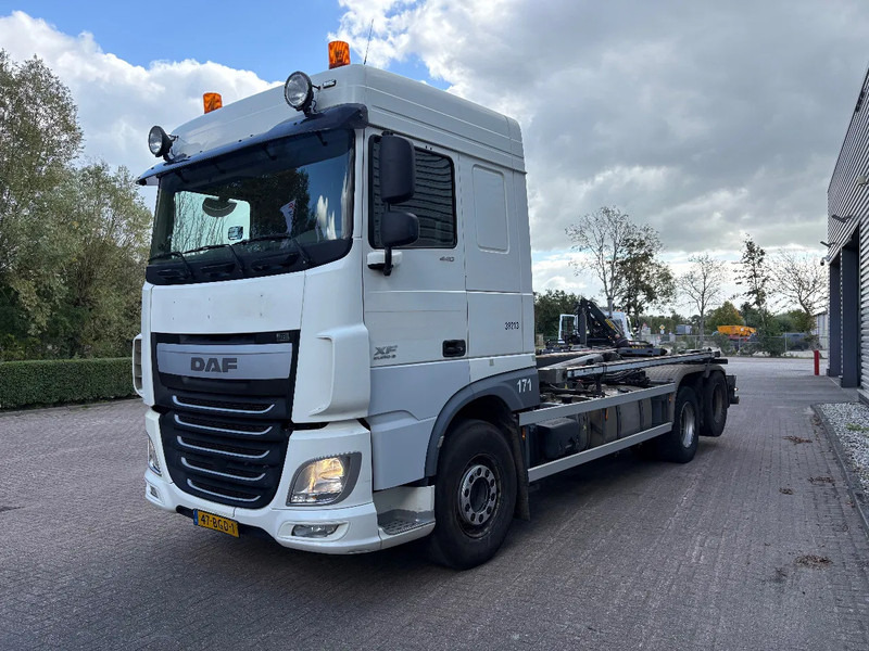DAF XF 440 6x2 / VDL 21 TON / AFNET SYSTEEM / DUBBELLUCHT SLEPER / APK - TUV JUNI 2026 / - Autocarro scarrabile: foto 2 DAF XF 440 6x2 / VDL 21 TON / AFNET SYSTEEM / DUBBELLUCHT SLEPER / APK - TUV JUNI 2026 / - Autocarro scarrabile: foto 2