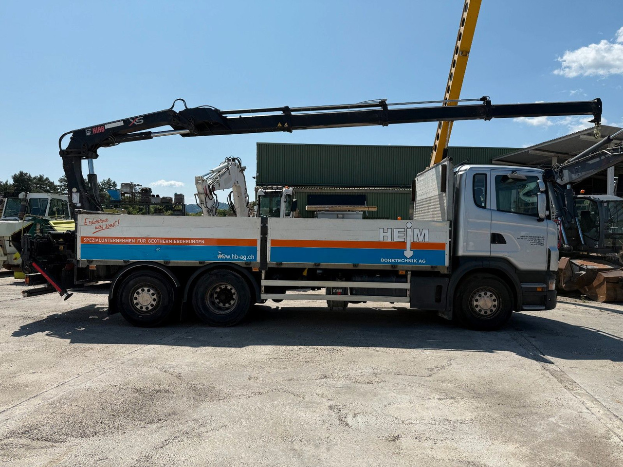 Autocarro con pianale/ Cassone fisso, Camion con gru Scania G440 Brücke mit Ladekran: foto 12