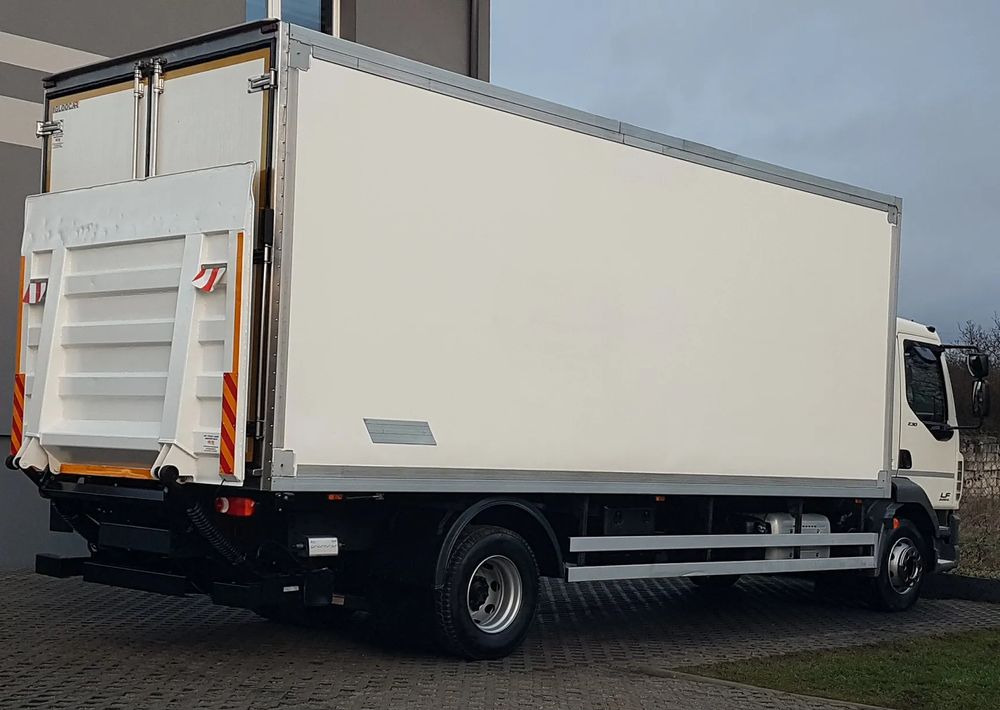 DAF 16T LF 230 WINDA CHŁODNIA 16EP 6,58x2,48x2,38 KLIMA IZOTERMA MROŹNIA - Autocarro frigorifero: foto 4 DAF 16T LF 230 WINDA CHŁODNIA 16EP 6,58x2,48x2,38 KLIMA IZOTERMA MROŹNIA - Autocarro frigorifero: foto 4