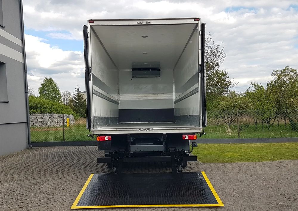 DAF 16T LF 230 WINDA CHŁODNIA 16EP 6,60x2,48x2,39 KLIMA IZOTERMA MROŹNIA - Autocarro frigorifero: foto 5 DAF 16T LF 230 WINDA CHŁODNIA 16EP 6,60x2,48x2,39 KLIMA IZOTERMA MROŹNIA - Autocarro frigorifero: foto 5