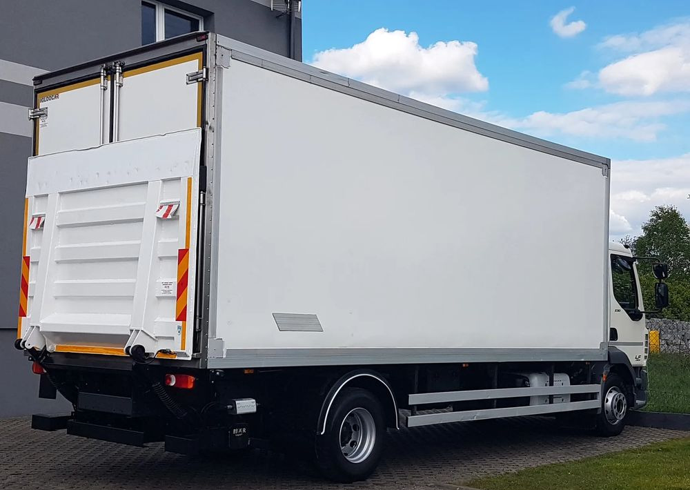 DAF 16T LF 230 WINDA CHŁODNIA 16EP 6,60x2,48x2,39 KLIMA IZOTERMA MROŹNIA - Autocarro frigorifero: foto 4 DAF 16T LF 230 WINDA CHŁODNIA 16EP 6,60x2,48x2,39 KLIMA IZOTERMA MROŹNIA - Autocarro frigorifero: foto 4