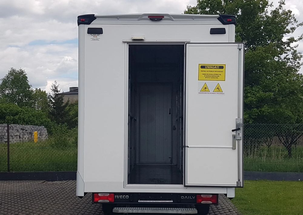 Iveco DAILY KONTENER NISKOPODŁOGOWY 4,43x2,23x2,42 SKLEP FOODTRUCK BAR KLIMA KONIOWÓZ KAMPER - Furgone box: foto 5 Iveco DAILY KONTENER NISKOPODŁOGOWY 4,43x2,23x2,42 SKLEP FOODTRUCK BAR KLIMA KONIOWÓZ KAMPER - Furgone box: foto 5
