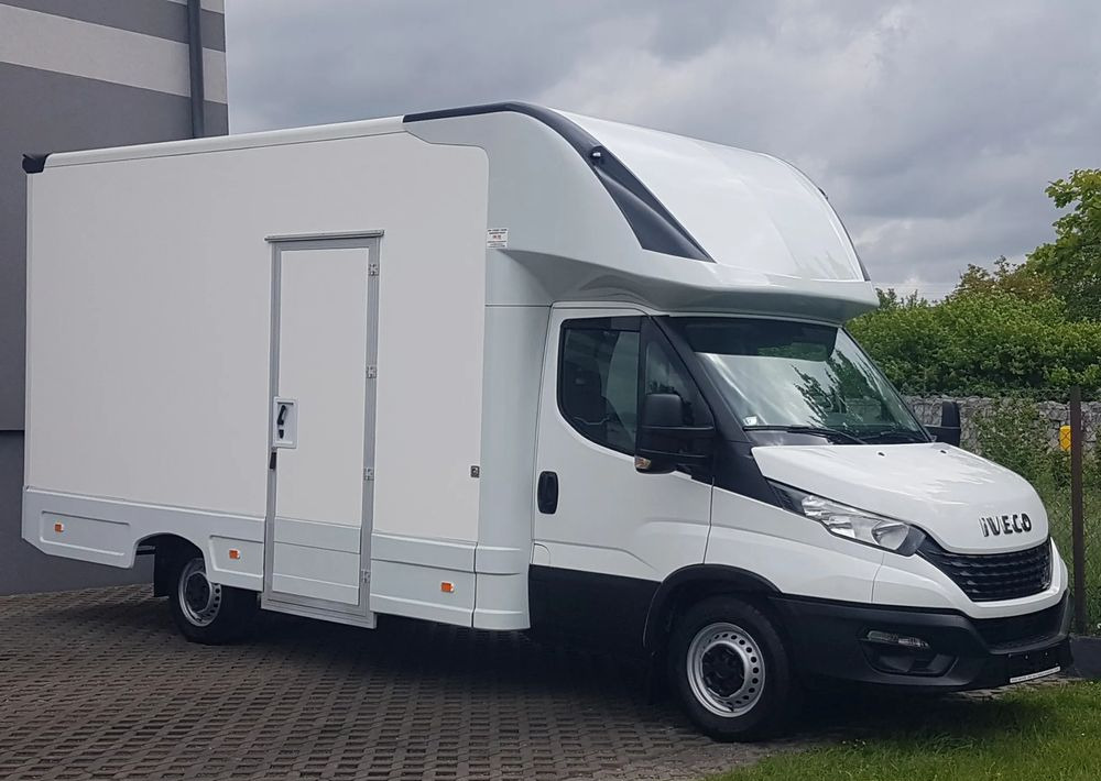 Iveco DAILY KONTENER NISKOPODŁOGOWY 4,43x2,23x2,42 SKLEP FOODTRUCK BAR KLIMA KONIOWÓZ KAMPER - Furgone box: foto 1 Iveco DAILY KONTENER NISKOPODŁOGOWY 4,43x2,23x2,42 SKLEP FOODTRUCK BAR KLIMA KONIOWÓZ KAMPER - Furgone box: foto 1