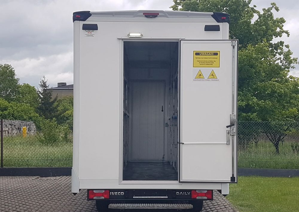 Iveco DAILY KONTENER NISKOPODŁOGOWY 4,43x2,23x2,42 SKLEP FOODTRUCK BAR KLIMA KONIOWÓZ KAMPER - Furgone box: foto 5 Iveco DAILY KONTENER NISKOPODŁOGOWY 4,43x2,23x2,42 SKLEP FOODTRUCK BAR KLIMA KONIOWÓZ KAMPER - Furgone box: foto 5