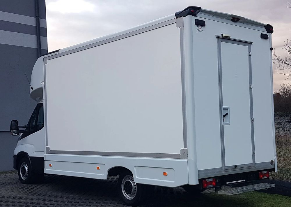 Iveco DAILY KONTENER NISKOPODŁOGOWY 4,43x2,23x2,42 SKLEP KAMPER KONIOWÓZ BAR KLIMA - Furgone box: foto 3 Iveco DAILY KONTENER NISKOPODŁOGOWY 4,43x2,23x2,42 SKLEP KAMPER KONIOWÓZ BAR KLIMA - Furgone box: foto 3