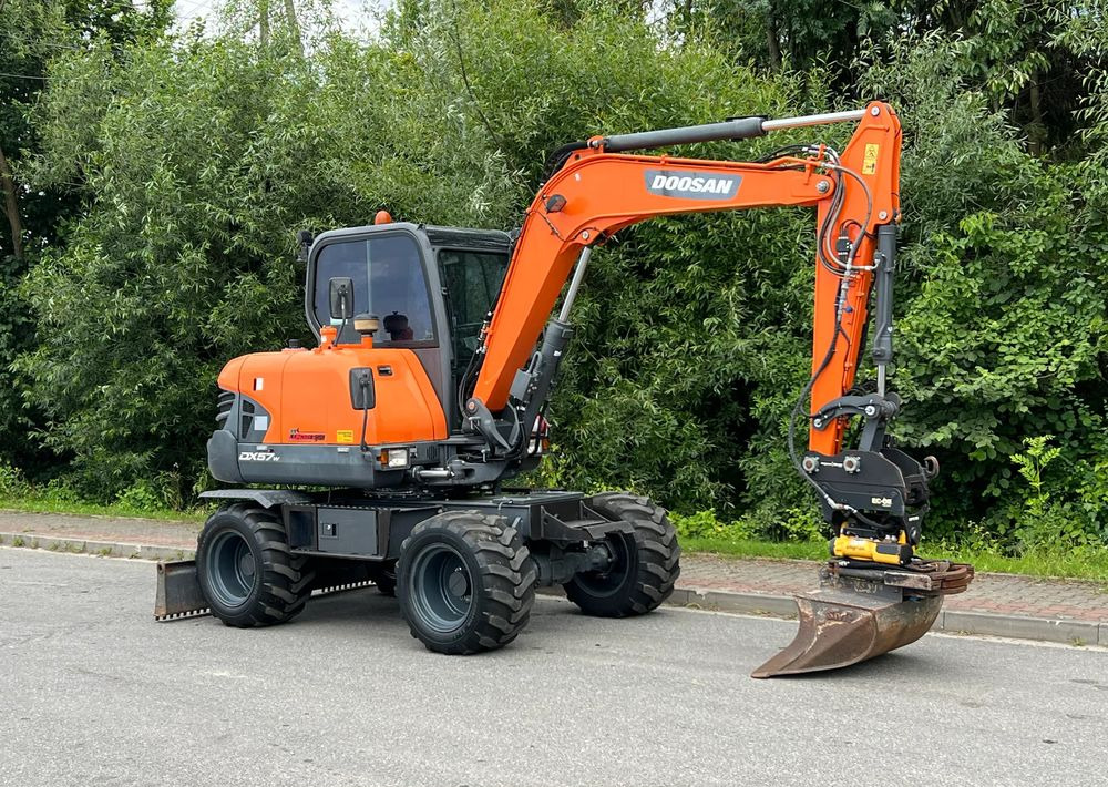 Doosan DOOSAN DX57W *ROTOTILT* 2200 Motogodzin * Jak Nowa * Sprowadzona * Stan Perfekcyjny - Escavatore gommato: foto 2 Doosan DOOSAN DX57W *ROTOTILT* 2200 Motogodzin * Jak Nowa * Sprowadzona * Stan Perfekcyjny - Escavatore gommato: foto 2