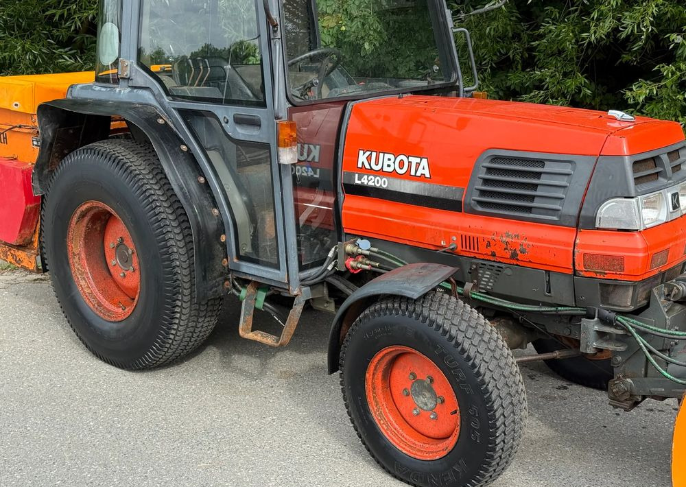 Kubota * Traktor KUBOTA L4200 * 4x4 * Pług Piaskarka * Wałek Przód Tył * Sprowadzony* Zimowe Utrzymanie - Trattore: foto 4 Kubota * Traktor KUBOTA L4200 * 4x4 * Pług Piaskarka * Wałek Przód Tył * Sprowadzony* Zimowe Utrzymanie - Trattore: foto 4