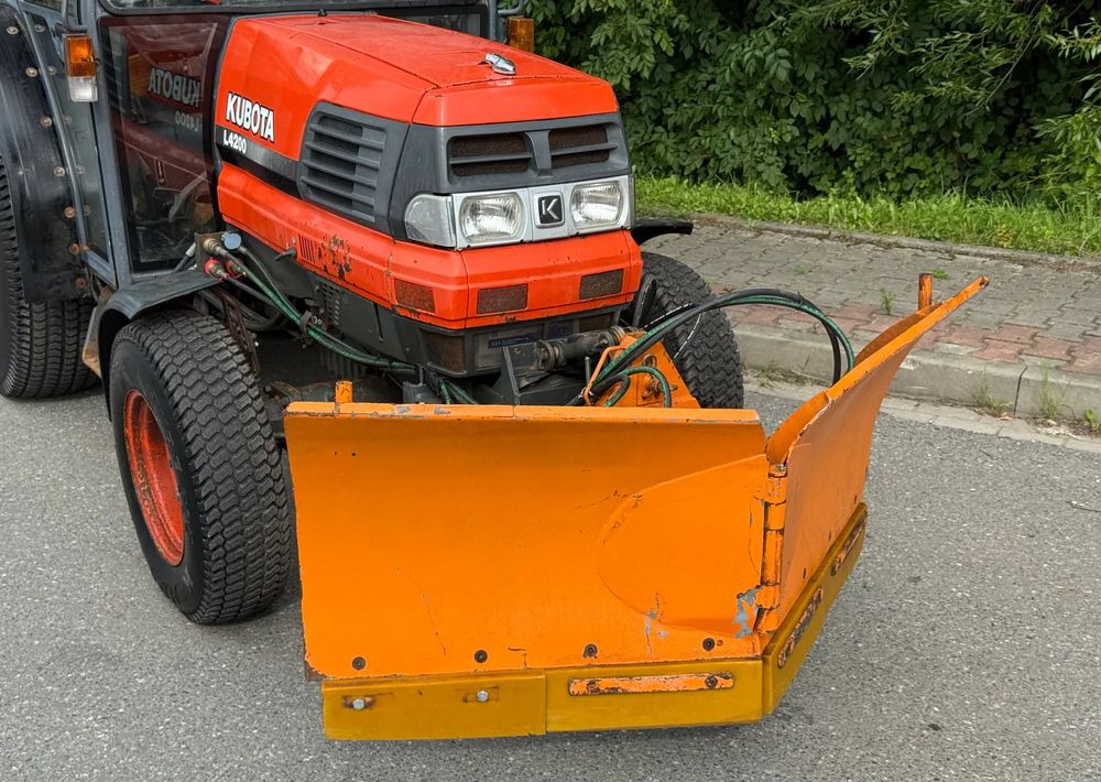 Kubota * Traktor KUBOTA L4200 * 4x4 * Pług Piaskarka * Wałek Przód Tył * Sprowadzony* Zimowe Utrzymanie - Trattore: foto 3 Kubota * Traktor KUBOTA L4200 * 4x4 * Pług Piaskarka * Wałek Przód Tył * Sprowadzony* Zimowe Utrzymanie - Trattore: foto 3