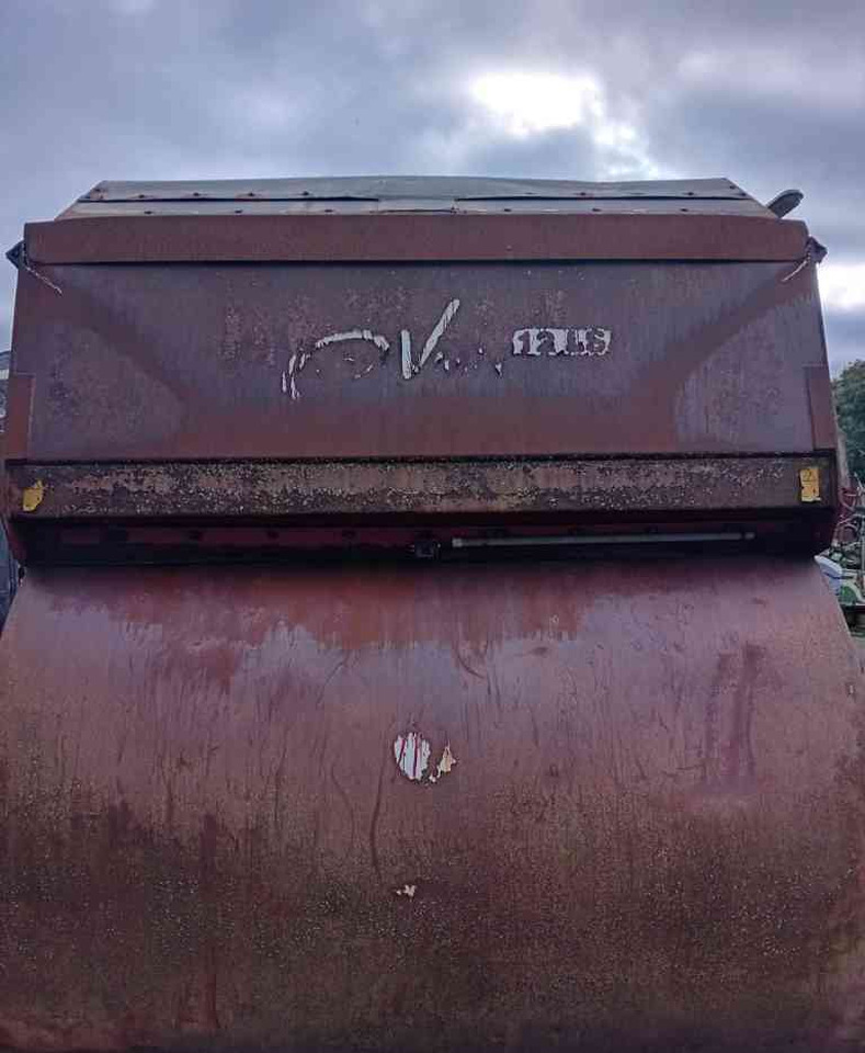 BVL V-Mix Plus 12 LS voermengwagen voermachines - Carro miscelatore: foto 4 BVL V-Mix Plus 12 LS voermengwagen voermachines - Carro miscelatore: foto 4