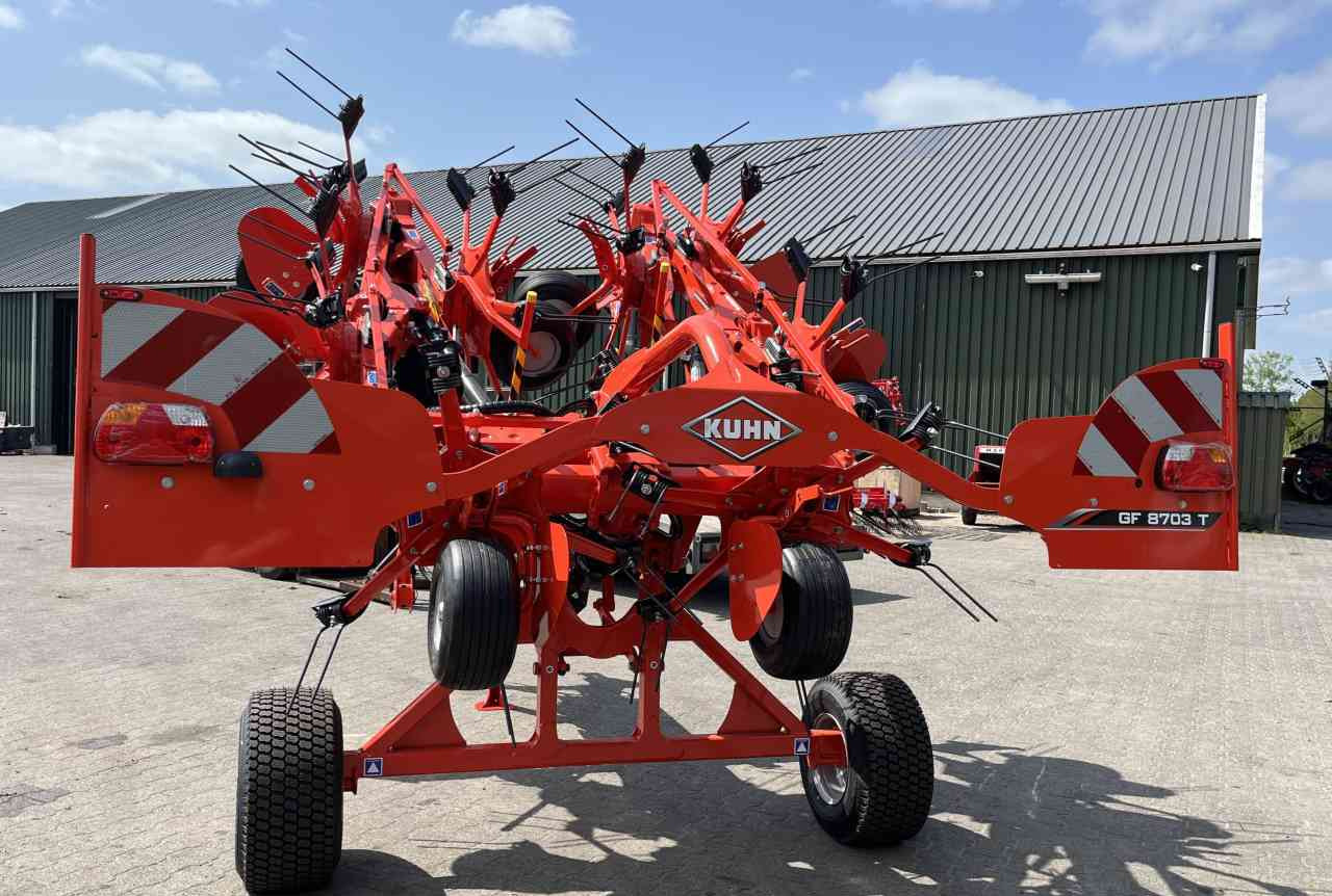 Kuhn GF8703T Schudder Tedder Kreiselheuer weidebouwmachines - Voltafieno: foto 4 Kuhn GF8703T Schudder Tedder Kreiselheuer weidebouwmachines - Voltafieno: foto 4