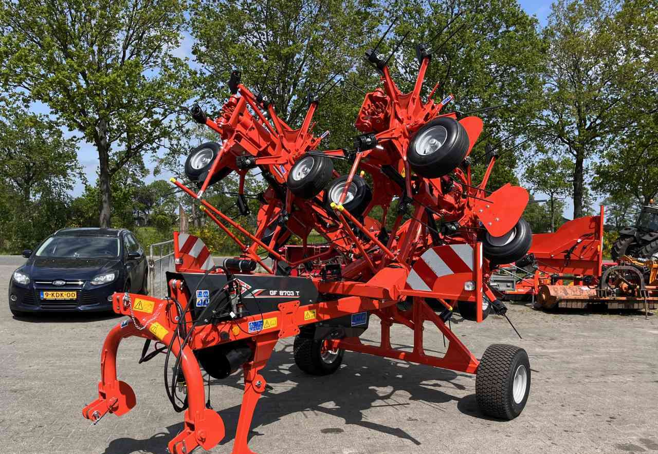 Kuhn GF8703T Schudder Tedder Kreiselheuer weidebouwmachines - Voltafieno: foto 1 Kuhn GF8703T Schudder Tedder Kreiselheuer weidebouwmachines - Voltafieno: foto 1