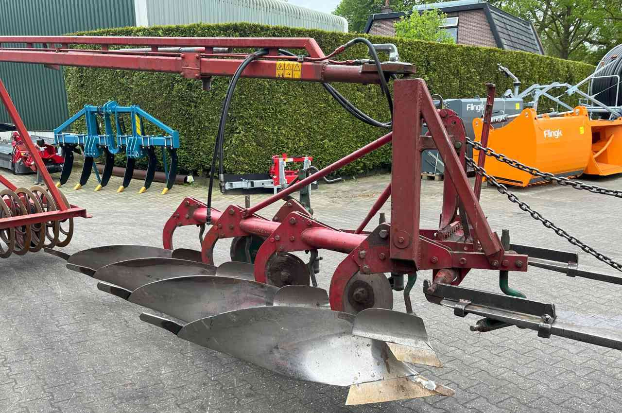 Kverneland 4 schaar ploeg + Evers vorenpakker grondbewerking - Aratro: foto 5 Kverneland 4 schaar ploeg + Evers vorenpakker grondbewerking - Aratro: foto 5