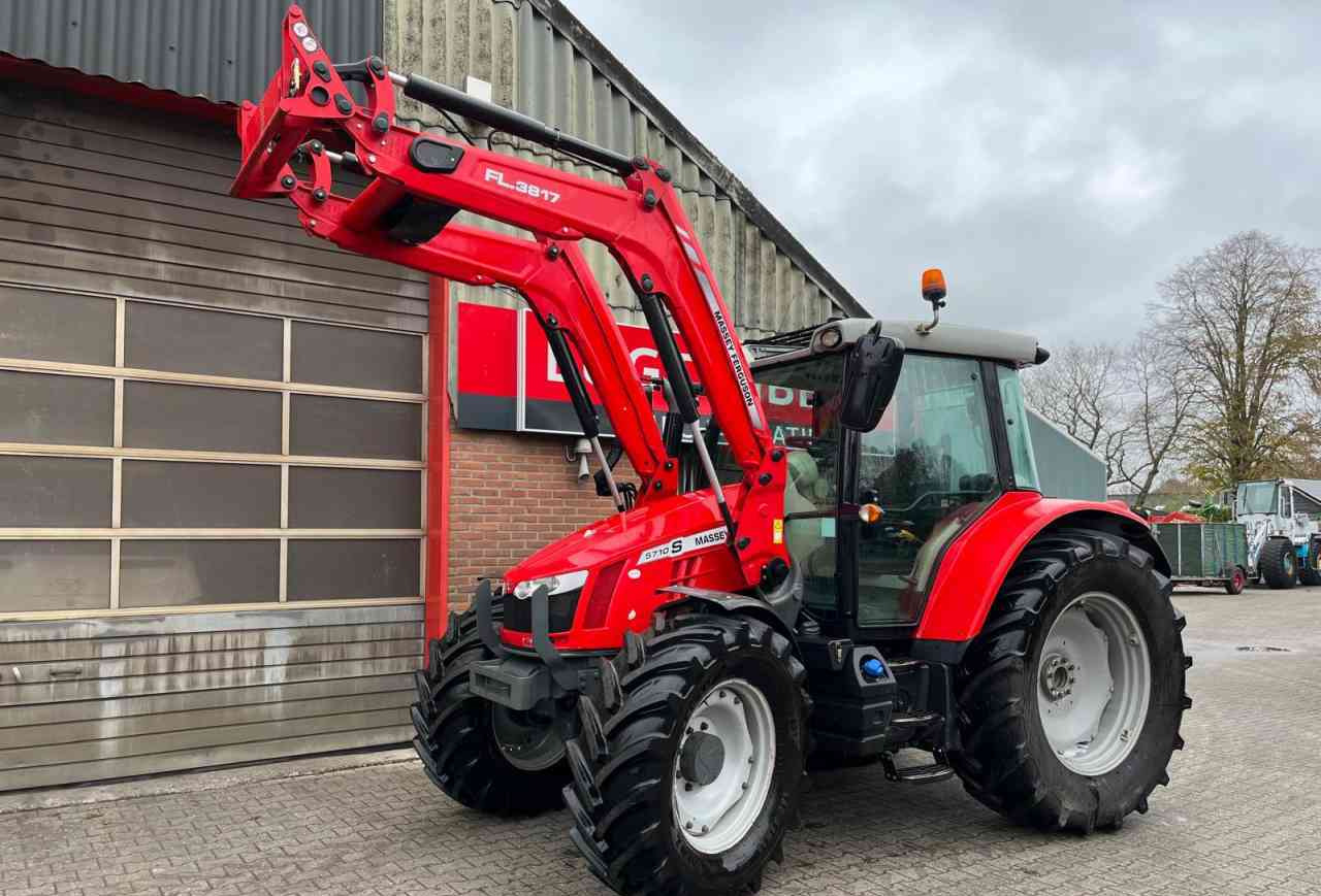 Massey Ferguson 5710S Dyna-4 Essential Voorlader Tractoren - Trattore: foto 1 Massey Ferguson 5710S Dyna-4 Essential Voorlader Tractoren - Trattore: foto 1