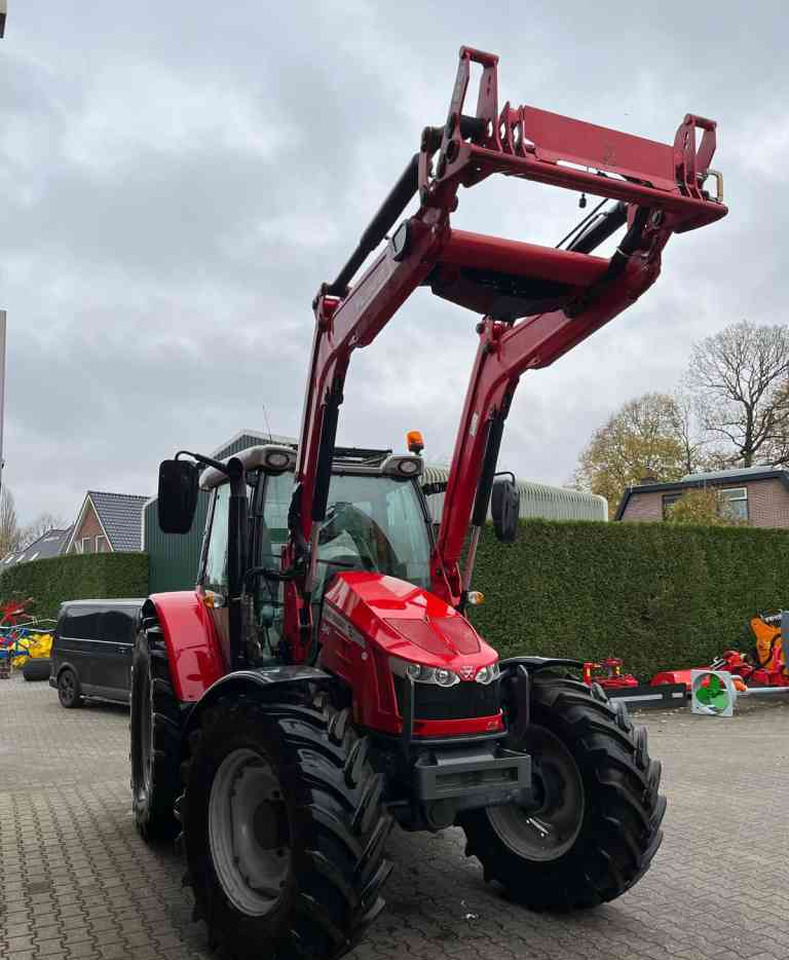 Massey Ferguson 5710S Dyna-4 Essential Voorlader Tractoren - Trattore: foto 3 Massey Ferguson 5710S Dyna-4 Essential Voorlader Tractoren - Trattore: foto 3