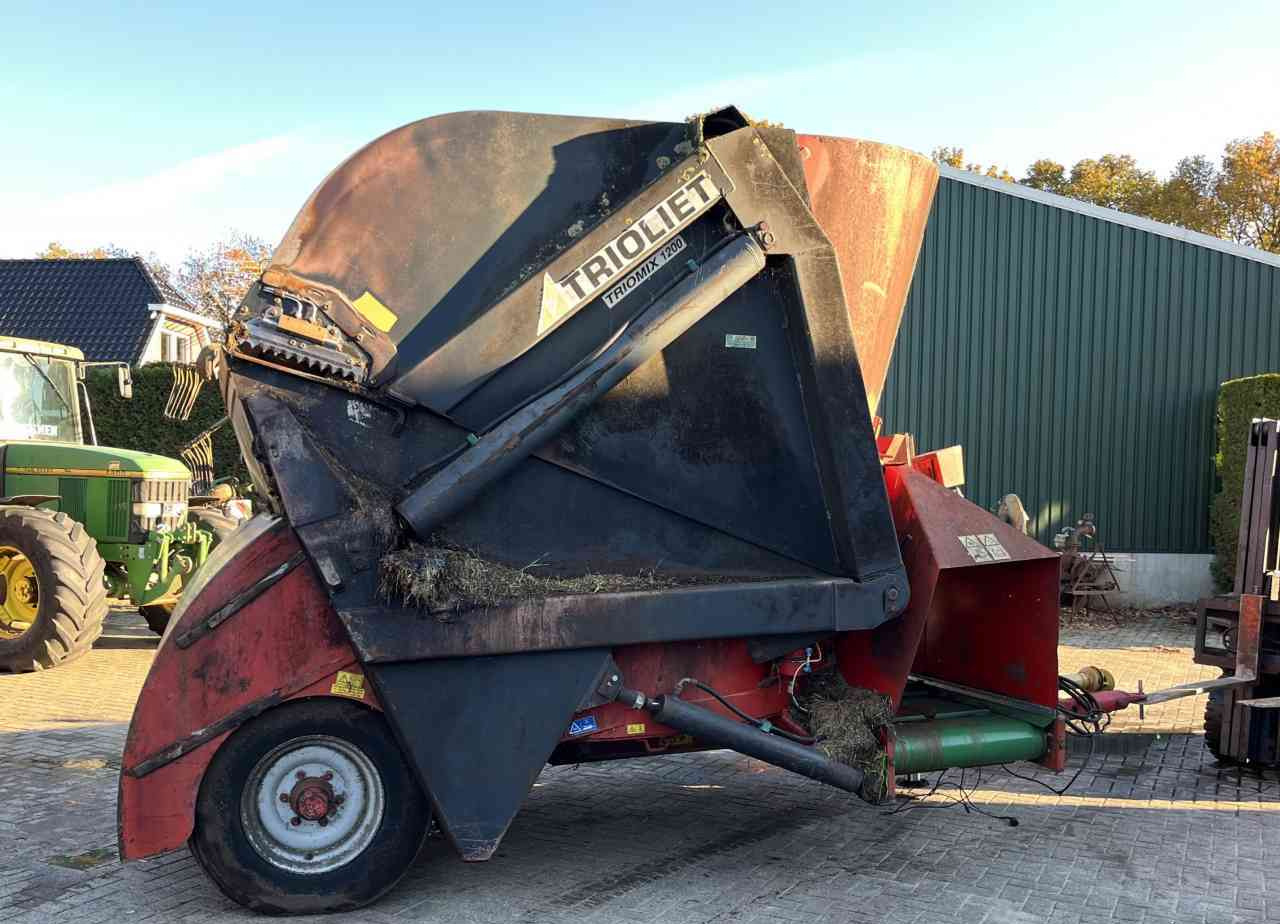 Trioliet Triomix 1200 zelfladende voermengwagen voermachines - Carro miscelatore: foto 2 Trioliet Triomix 1200 zelfladende voermengwagen voermachines - Carro miscelatore: foto 2