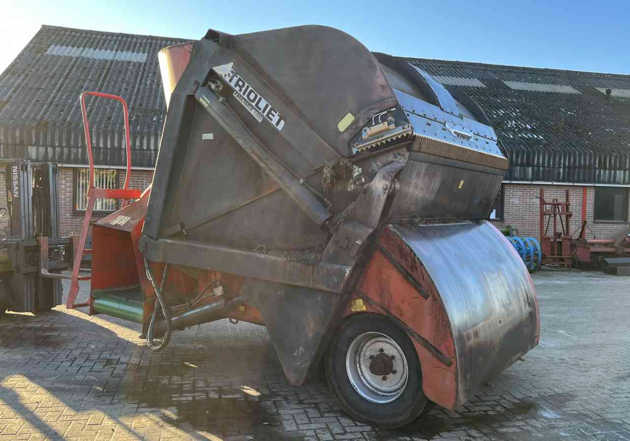 Trioliet Triomix 1200 zelfladende voermengwagen voermachines - Carro miscelatore: foto 4 Trioliet Triomix 1200 zelfladende voermengwagen voermachines - Carro miscelatore: foto 4