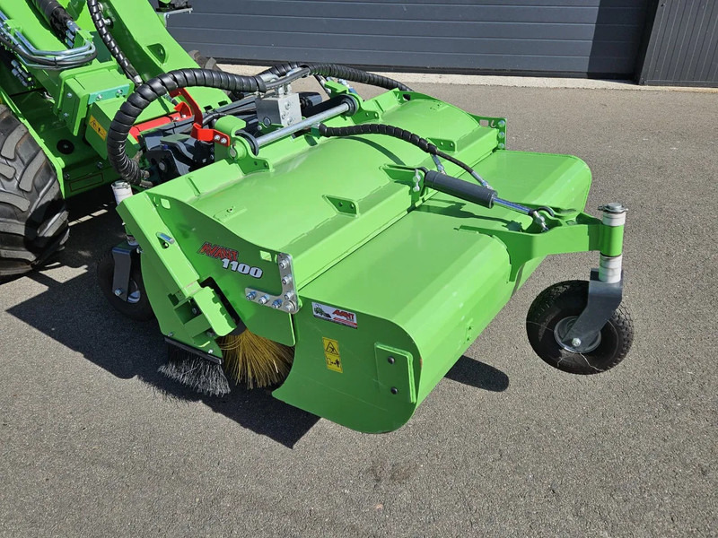 Avant 1100 Borstel met opvangbak - Attrezzatura per Macchina agricola: foto 1 Avant 1100 Borstel met opvangbak - Attrezzatura per Macchina agricola: foto 1