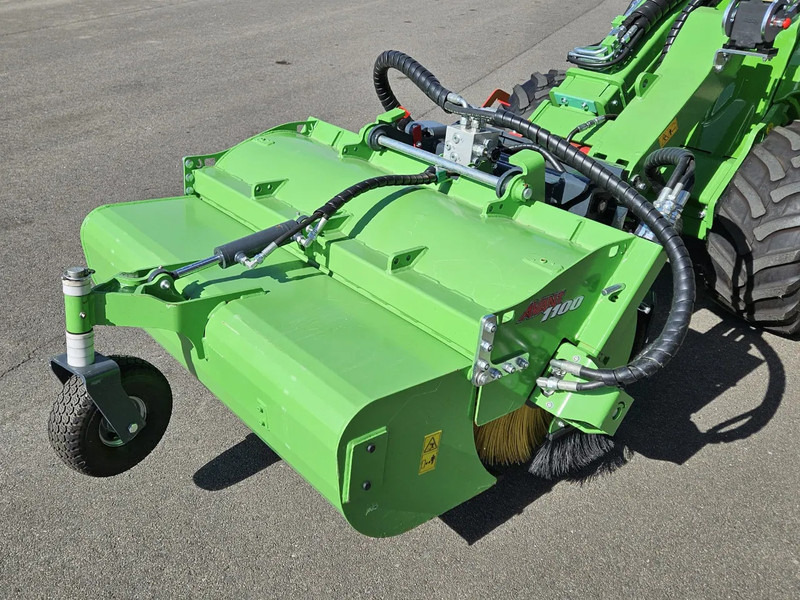 Avant 1100 Borstel met opvangbak - Attrezzatura per Macchina agricola: foto 2 Avant 1100 Borstel met opvangbak - Attrezzatura per Macchina agricola: foto 2