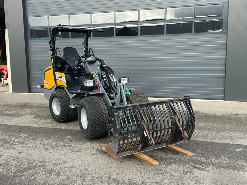 Giant G2700HD+ - Minipala cingolata: foto 2 Giant G2700HD+ - Minipala cingolata: foto 2