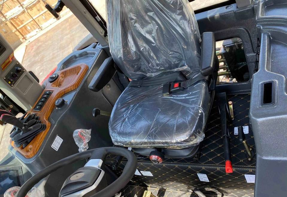 NEW Tractor 180 HP 4x4 MAXUS Warranty up to 10 Years НОВИЙ Трактор 180 К.с. 4x4 MAXUS Гарантія до 10 Років NOWY Ciągnik 180 KM 4x4 MAXUS Gwarancja do 10 LAT - Trattore: foto 4 NEW Tractor 180 HP 4x4 MAXUS Warranty up to 10 Years НОВИЙ Трактор 180 К.с. 4x4 MAXUS Гарантія до 10 Років NOWY Ciągnik 180 KM 4x4 MAXUS Gwarancja do 10 LAT - Trattore: foto 4