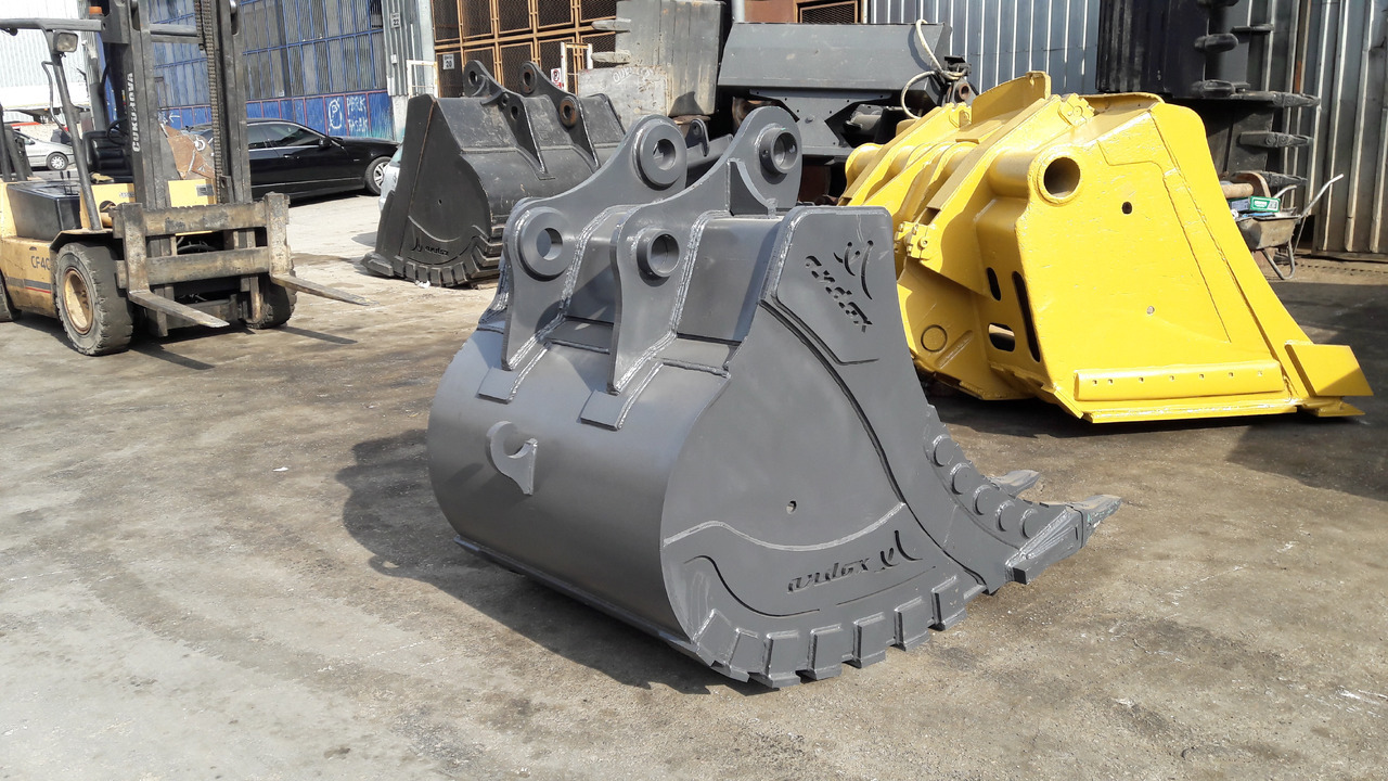 KOMATSU - Benna per escavatore per Macchina da cantiere: foto 1 KOMATSU - Benna per escavatore per Macchina da cantiere: foto 1