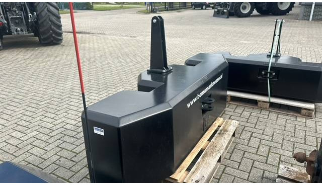 Gewichtenblok 2500 KG Ertscomposiet - Contrappeso per Macchina agricola: foto 4 Gewichtenblok 2500 KG Ertscomposiet - Contrappeso per Macchina agricola: foto 4