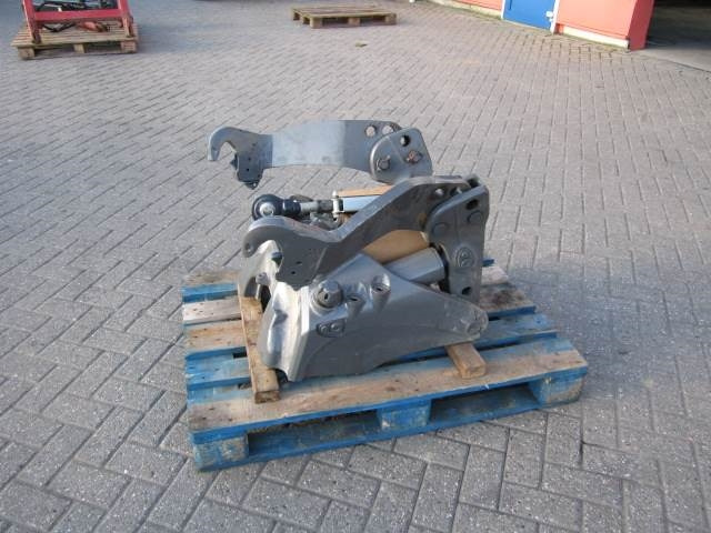 Valtra T4 originele fronthef - Ricambi per Macchina agricola: foto 2 Valtra T4 originele fronthef - Ricambi per Macchina agricola: foto 2