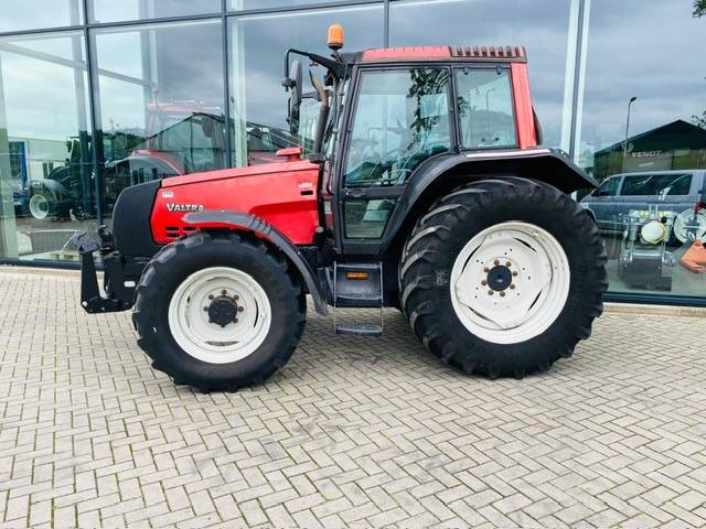 Valtra 6850 Hitech Fronthef+PTO, Airco - Trattore: foto 3 Valtra 6850 Hitech Fronthef+PTO, Airco - Trattore: foto 3
