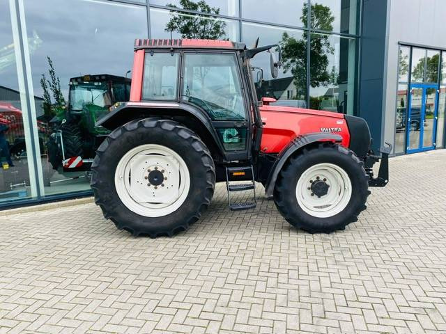 Valtra 6850 Hitech Fronthef+PTO, Airco - Trattore: foto 4 Valtra 6850 Hitech Fronthef+PTO, Airco - Trattore: foto 4