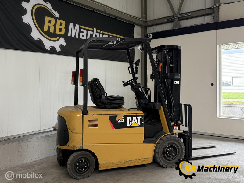 Caterpillar EP25K PAC - Carrello elevatore: foto 3 Caterpillar EP25K PAC - Carrello elevatore: foto 3
