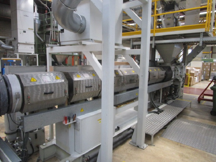 AMUT FLAT FILM EXTRUDER EA-160 FÜR PS/PP - Macchina per imballaggio: foto 4 AMUT FLAT FILM EXTRUDER EA-160 FÜR PS/PP - Macchina per imballaggio: foto 4