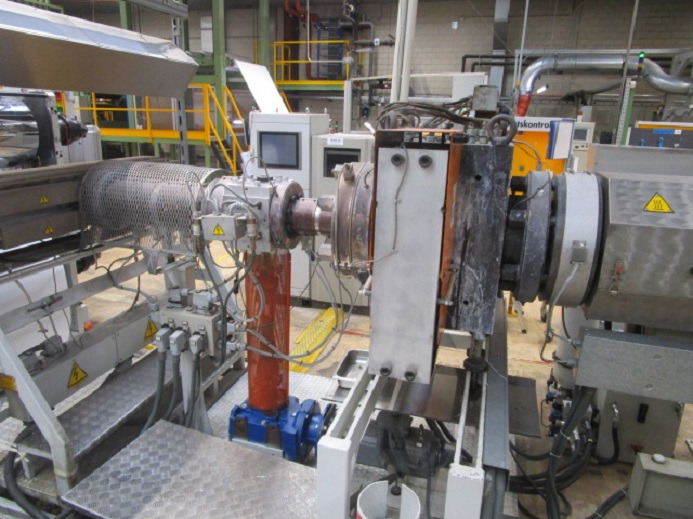 AMUT FLAT FILM EXTRUDER EA-160 FÜR PS/PP - Macchina per imballaggio: foto 5 AMUT FLAT FILM EXTRUDER EA-160 FÜR PS/PP - Macchina per imballaggio: foto 5