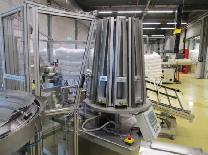 Macchina per imballaggio DECKEL ETIKETTIER ANLAGE SCHLEUTER GU 2 DU (RUNDLÄUFER) MIT LÖFFELEINLEGESTATION RNA SRC-N-630-1R: foto 9 Macchina per imballaggio DECKEL ETIKETTIER ANLAGE SCHLEUTER GU 2 DU (RUNDLÄUFER) MIT LÖFFELEINLEGESTATION RNA SRC-N-630-1R: foto 9