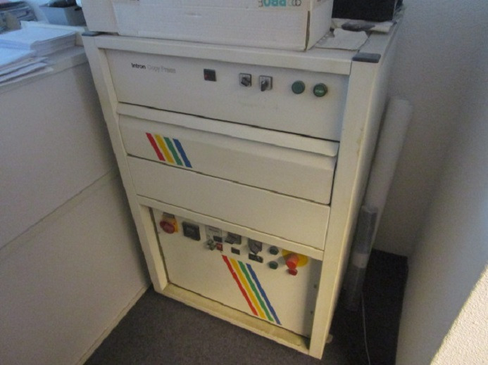 PNEUMATISCHE TRANSFERPRESSEN – HITZEPRESSE FÜR T-SHIRT DRUCK – INTRON COPY PRESS 300 220 070 - Macchina da stampa: foto 2 PNEUMATISCHE TRANSFERPRESSEN – HITZEPRESSE FÜR T-SHIRT DRUCK – INTRON COPY PRESS 300 220 070 - Macchina da stampa: foto 2