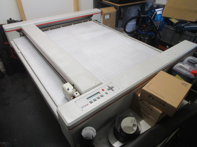 ZÜND SCHNEIDEPLOTTER P-1200 PLUS - Taglierina per carta: foto 1 ZÜND SCHNEIDEPLOTTER P-1200 PLUS - Taglierina per carta: foto 1