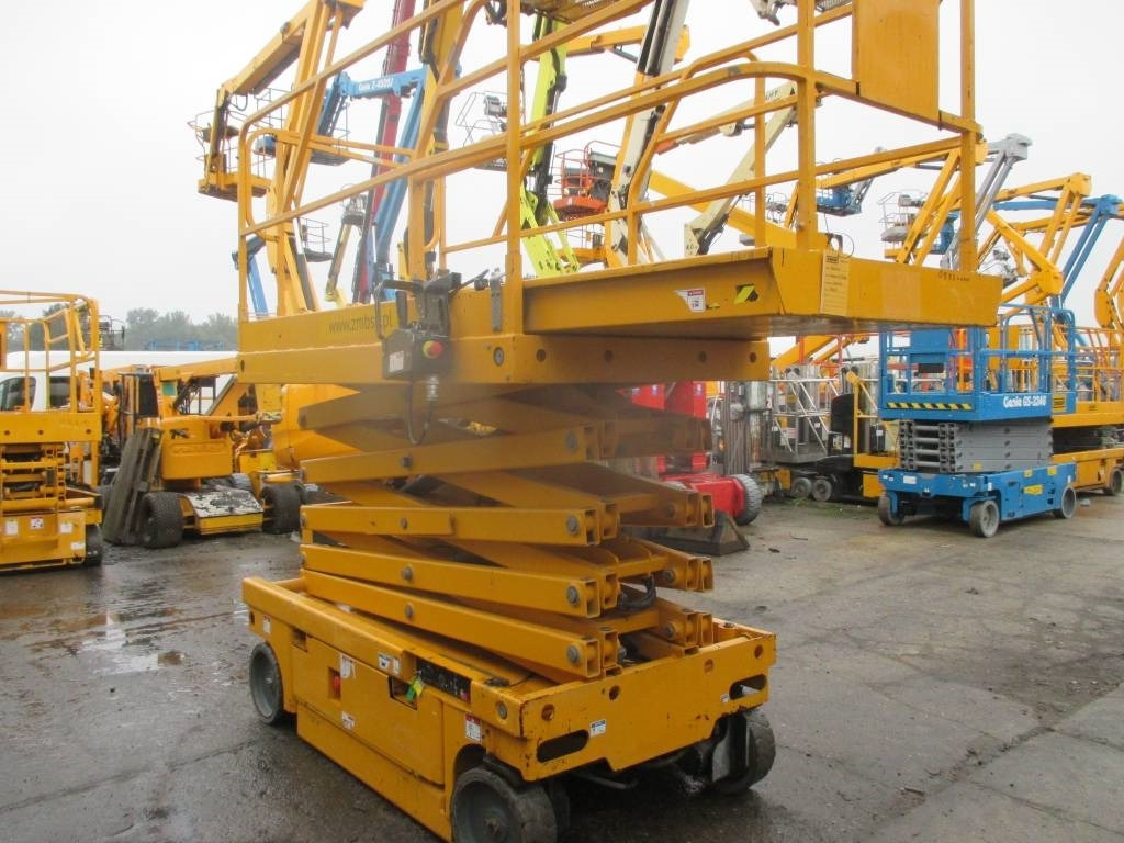 Haulotte Compact 12 - Piattaforma a pantografo: foto 4 Haulotte Compact 12 - Piattaforma a pantografo: foto 4