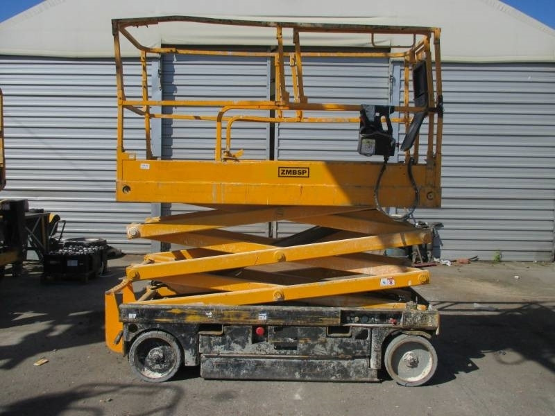 Haulotte Compact 8 - Piattaforma a pantografo: foto 1 Haulotte Compact 8 - Piattaforma a pantografo: foto 1