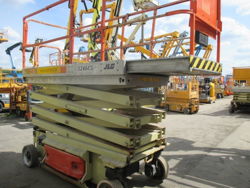 JLG 3246 ES - Piattaforma a pantografo: foto 4 JLG 3246 ES - Piattaforma a pantografo: foto 4