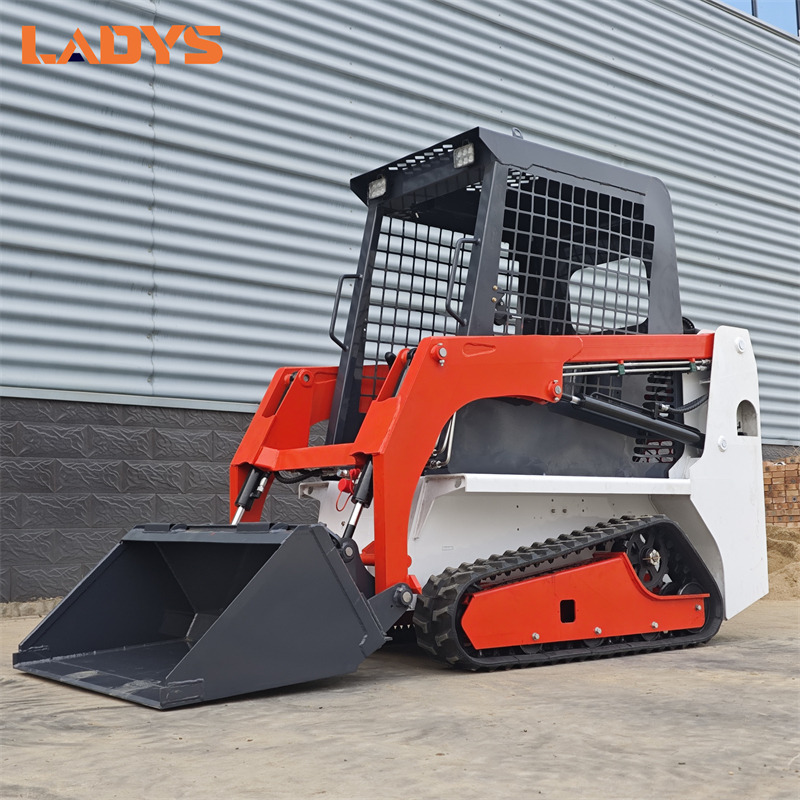 LADYS LA670 Mini Small Skid Steer Loader Compact Track Diesel Mini Skid Steer Loader For Sale With Small Mini Skid Steer Attachments 4 In 1 Bucket - Minipala: foto 1 LADYS LA670 Mini Small Skid Steer Loader Compact Track Diesel Mini Skid Steer Loader For Sale With Small Mini Skid Steer Attachments 4 In 1 Bucket - Minipala: foto 1