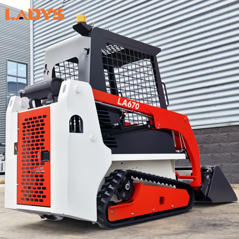 LADYS LA670 Mini Small Skid Steer Loader Compact Track Diesel Mini Skid Steer Loader For Sale With Small Mini Skid Steer Attachments 4 In 1 Bucket - Minipala: foto 5 LADYS LA670 Mini Small Skid Steer Loader Compact Track Diesel Mini Skid Steer Loader For Sale With Small Mini Skid Steer Attachments 4 In 1 Bucket - Minipala: foto 5