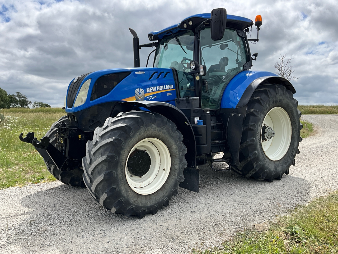 NEW HOLLAND T7 245 - Trattore: foto 1 NEW HOLLAND T7 245 - Trattore: foto 1